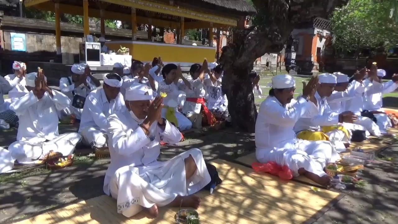 podiumnews.com-PHDI se-Bali Gelar Sembahyang Serentak Doakan Kelancaran Lokasabha dan G20